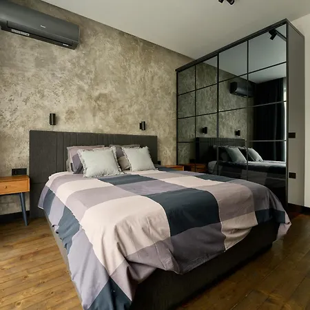 Luxury 2 Bedroom - Private Garden דירה *
