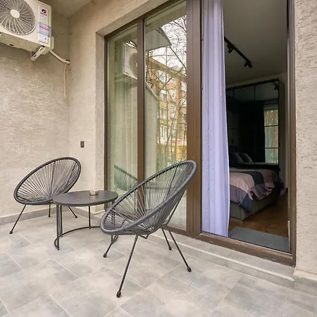 Luxury 2 Bedroom - Private Garden דירה *