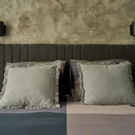 Luxury 2 Bedroom - Private Garden