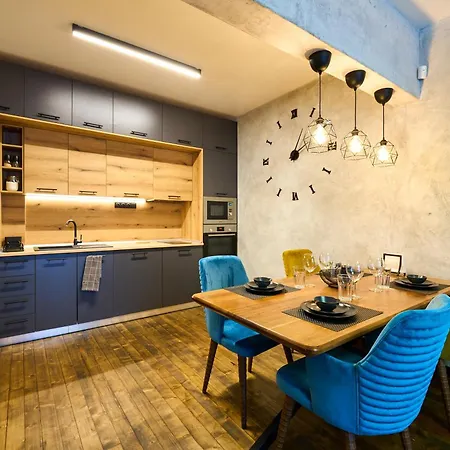 Apartment Luxury 2 Bedroom - Private Garden *