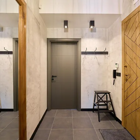 Lägenhet Luxury 2 Bedroom - Private Garden