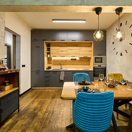 Luxury 2 Bedroom - Private Garden *