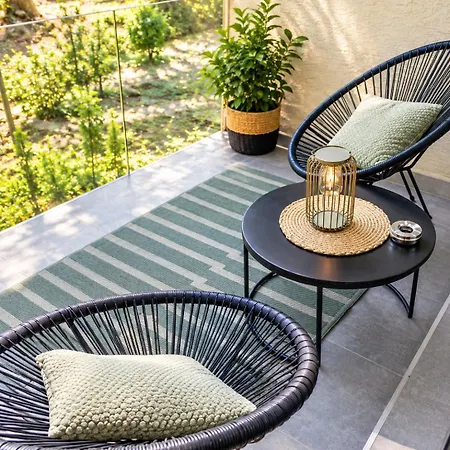 Luxury 2 Bedroom - Private Garden Sofya