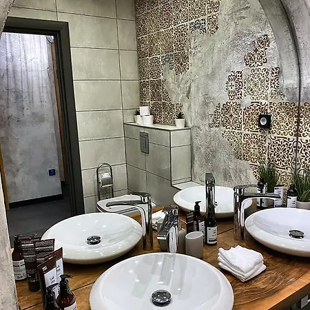 Luxury 2 Bedroom - Private Garden