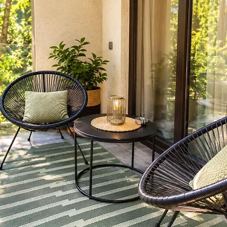 Luxury 2 Bedroom - Private Garden *