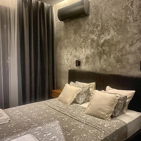Luxury 2 Bedroom - Private Garden Daire Sofya