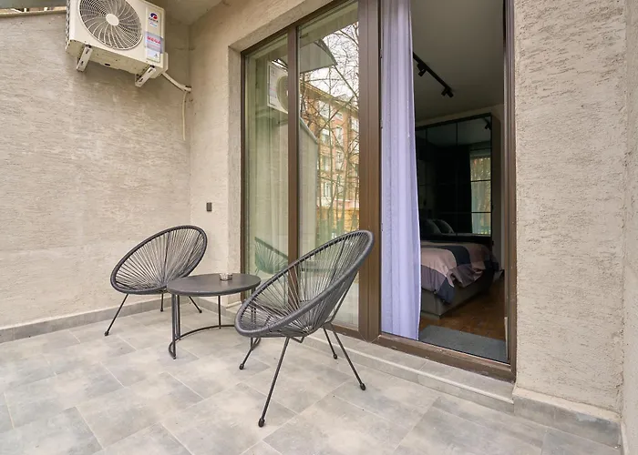 Luxury 2 Bedroom - Private Garden Apartmán *