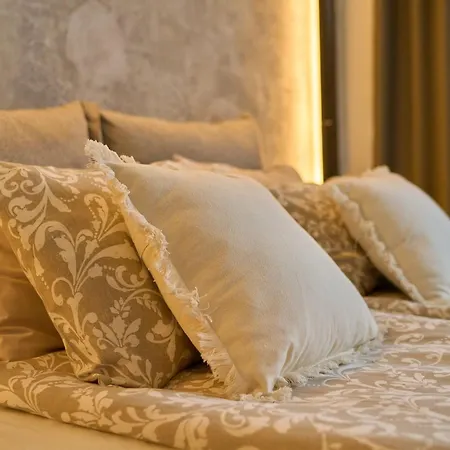 Luxury 2 Bedroom - Private Garden Апартаменты