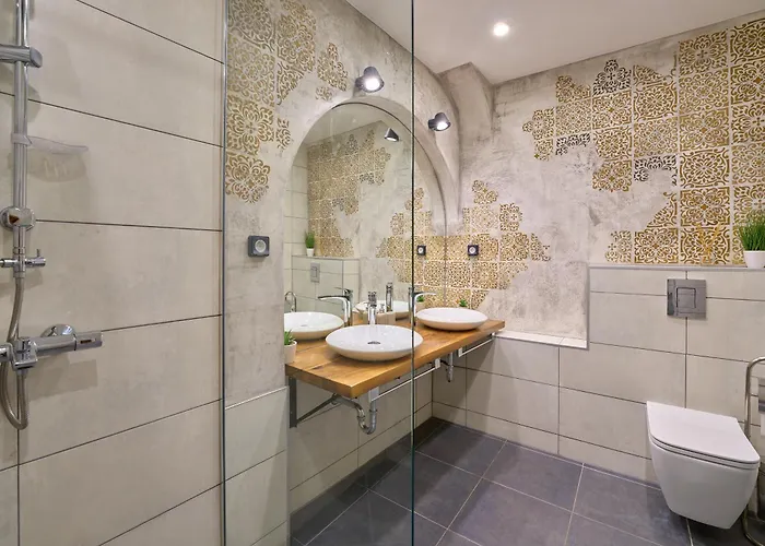 Luxury 2 Bedroom - Private Garden *