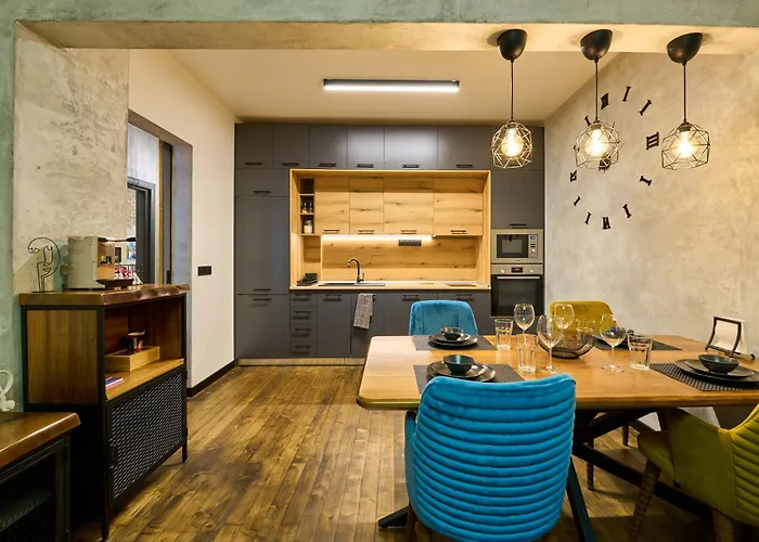 Luxury 2 Bedroom - Private Garden *