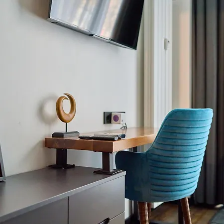 Luxury 2 Bedroom - Private Garden